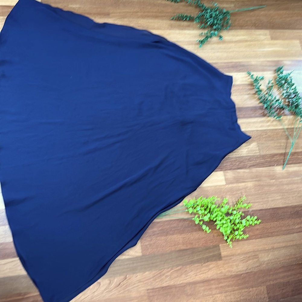Navy blue maxi skirt with split on both sides. size